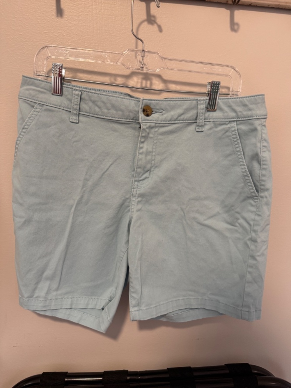 a.n.a. A new approach mid-rise midi shorts women's size 10, 7" inseam light blue
